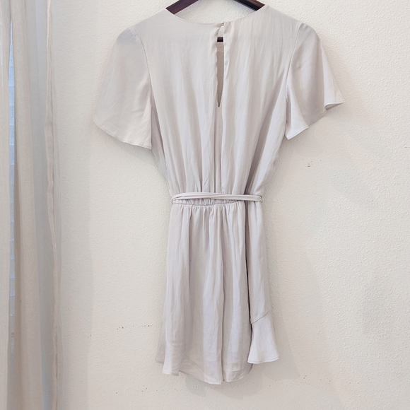 Lush Flutter Hemmed Romper - Picture 4 of 4